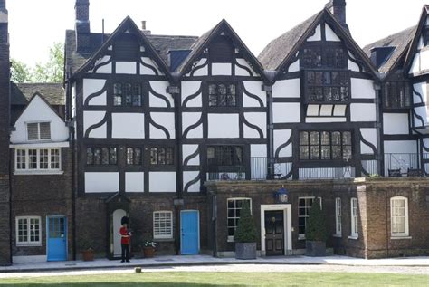 tudor houses 1666.